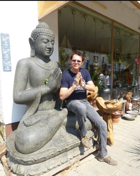 Sitzender Buddha 2m aus Lavaguss