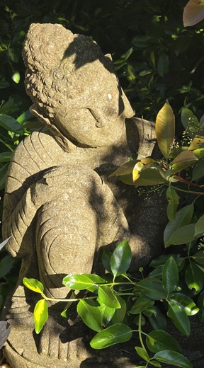 Relaxing Buddha von Meisterhand gefertigt